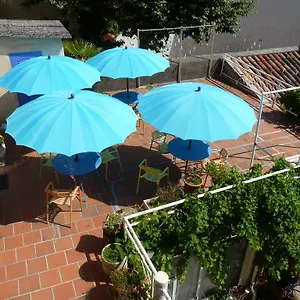 https://hotel-regina-salon-de-provence.fr-provencehotel.com